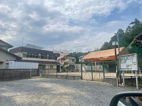 さくら学園850ｍ。書道やお茶、英語や楽器、収穫体験など課外活動を積極的に行っている特定登録保育施設