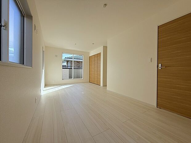 洋室10.25帖(5.25帖+5帖に間仕切り対応可能)