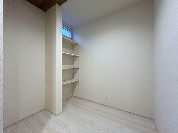 キッチンスペース内可動棚