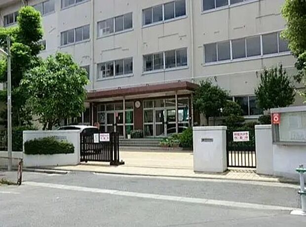 新宿中学校（665m）