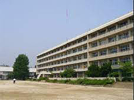 第四中学校（1561m）