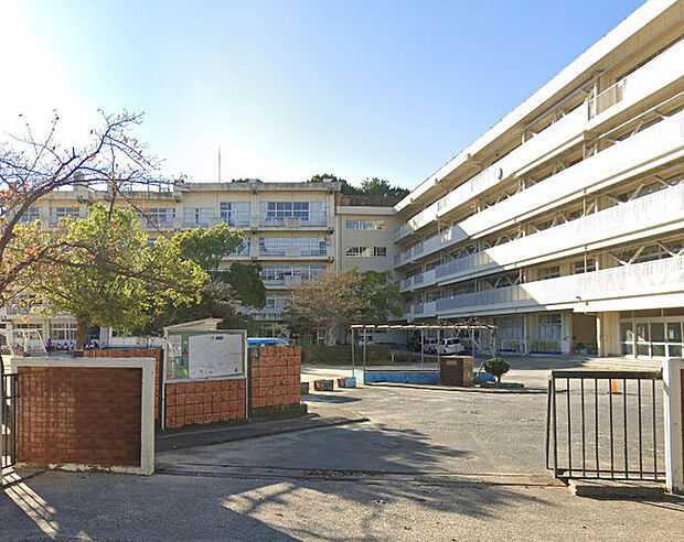 和名ケ谷小学校(808m)