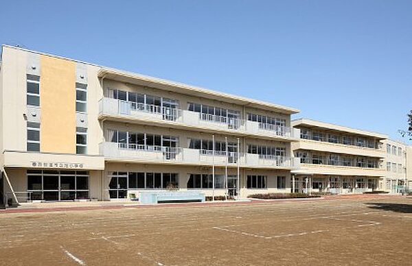 旭小学校（690m）