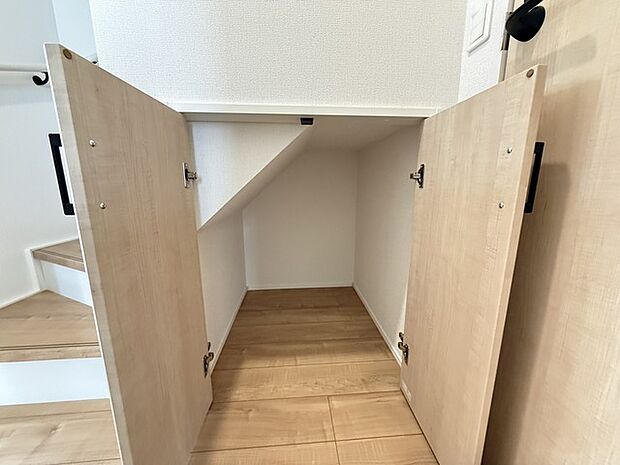 1階廊下収納