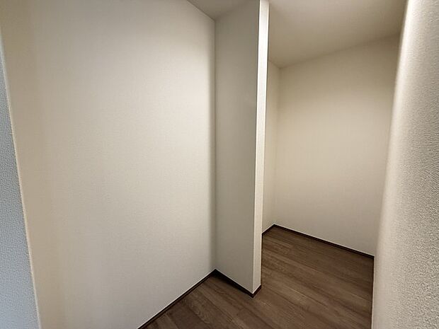 キッチン裏パントリースペース