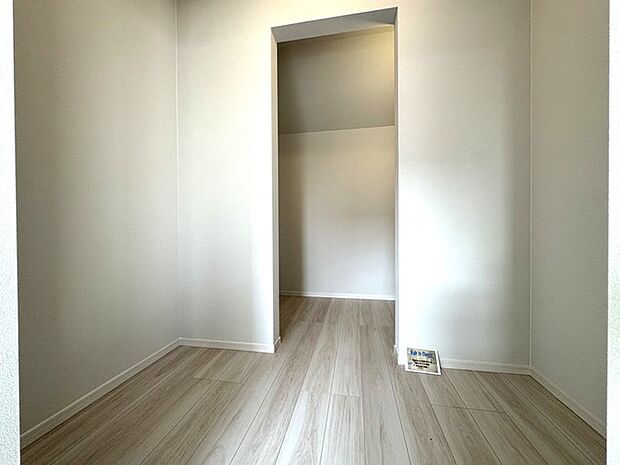 主寝室ウォークインクローゼット