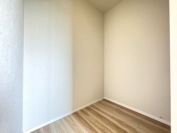 主寝室ウォークインクローゼット