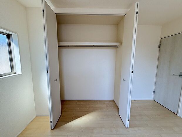 主寝室クローゼット