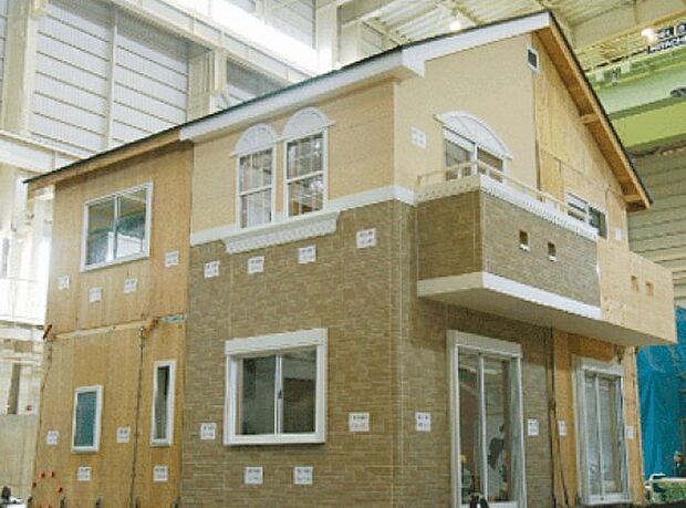 家づくりに求められるのは、間取りや断熱・省エネ性、設計の自由度など多岐にわたります。中でも特に重視されるのが“耐震性”です。日本は地震が多く、震災も経験してきました。