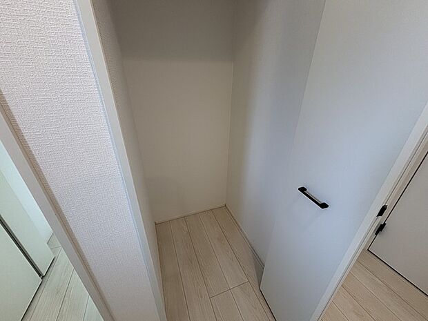 1階 廊下収納