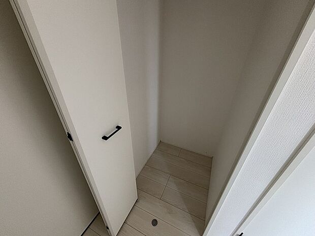 2階 廊下収納