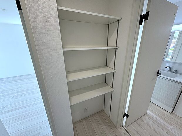 1階 廊下収納