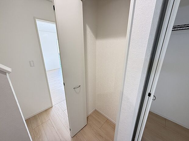 1階 廊下収納
