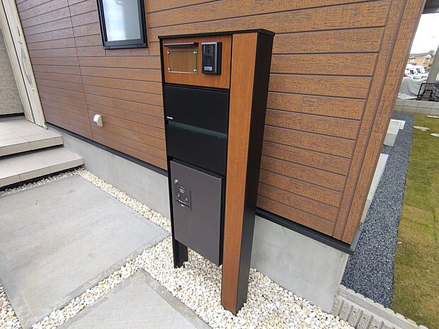 ファンクションポール(インターフォン、郵便ポスト、宅配BOX)
