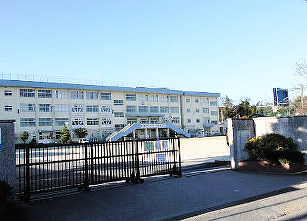 下貝塚中学校(1227m)