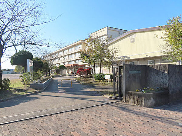 名戸ケ谷小学校（450m）