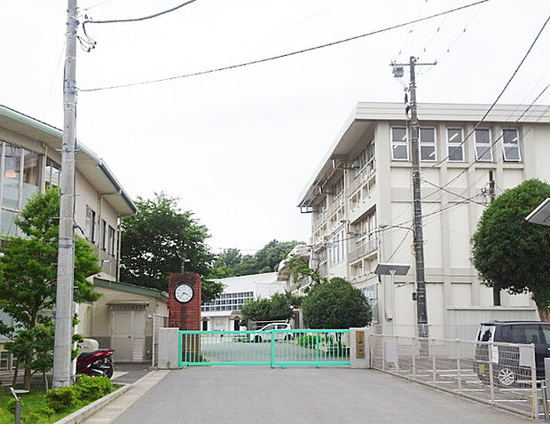 流山市立東小学校(1300m)
