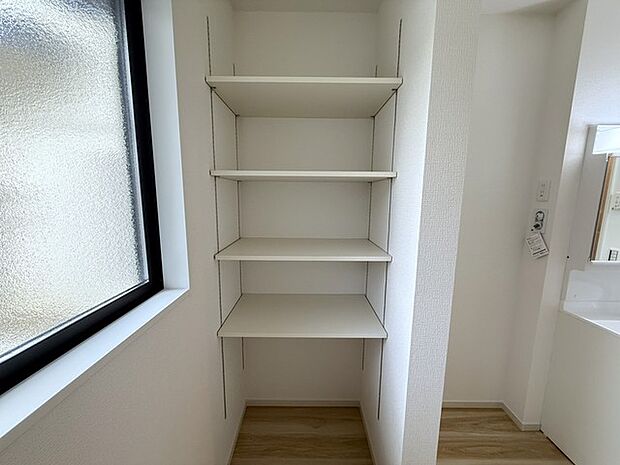 ランドリールーム内可動棚