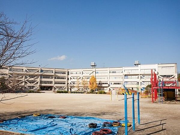 八ケ崎小学校（1097m）