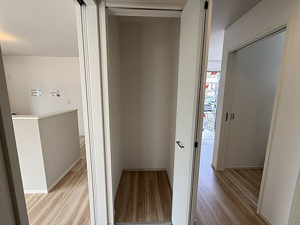 1階　廊下収納
