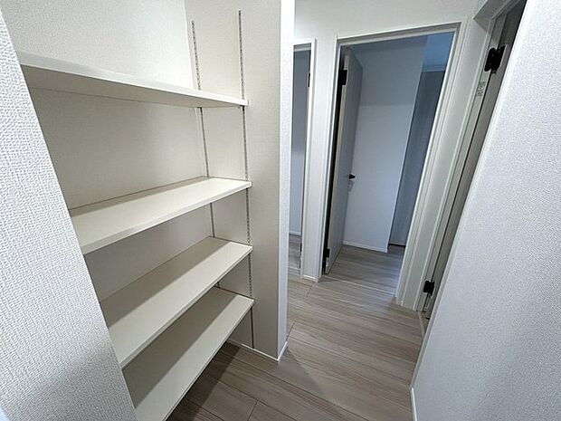 2階　廊下可動棚