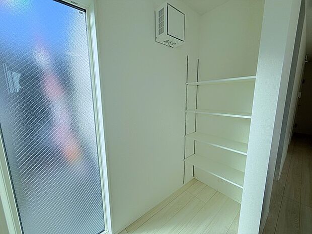 リビング内可動棚