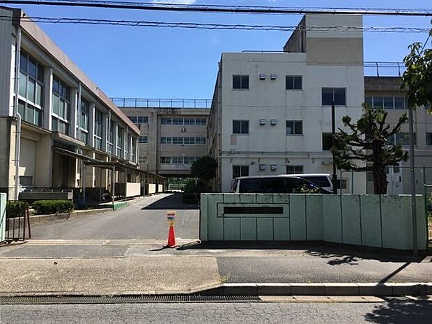 新松戸南中学校（750m）