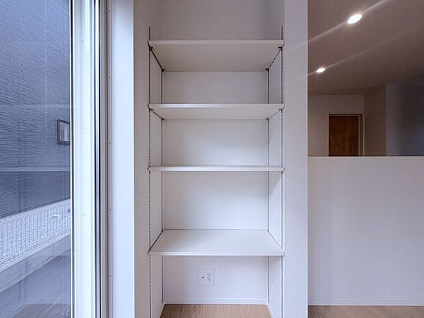 リビング内可動棚