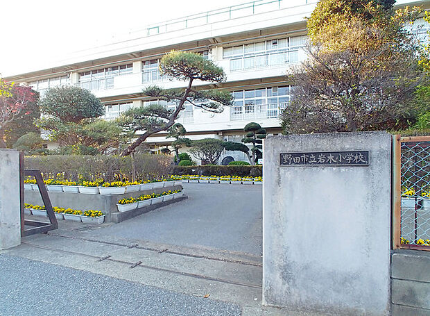 岩木小学校(816m)