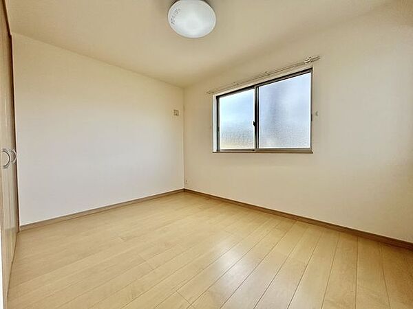【リフォーム完成済】【年度内入居可】【2階6帖居室】全面クリーニング、設備点検を行いました。