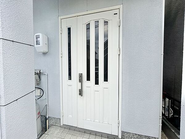 【内外装リフォーム済】【リフォーム済】【玄関】玄関外観写真です。