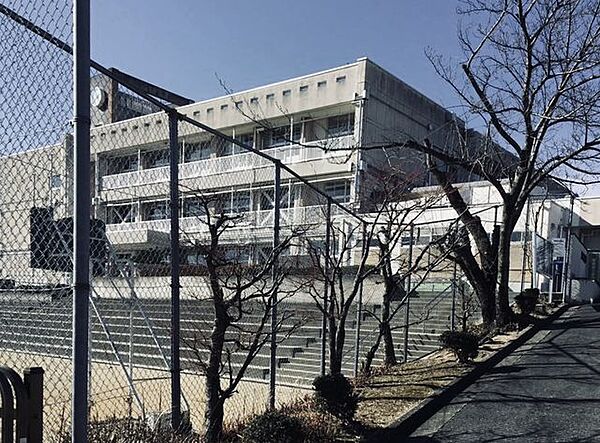 広陵町立広陵西小学校まで徒歩10分。 780m