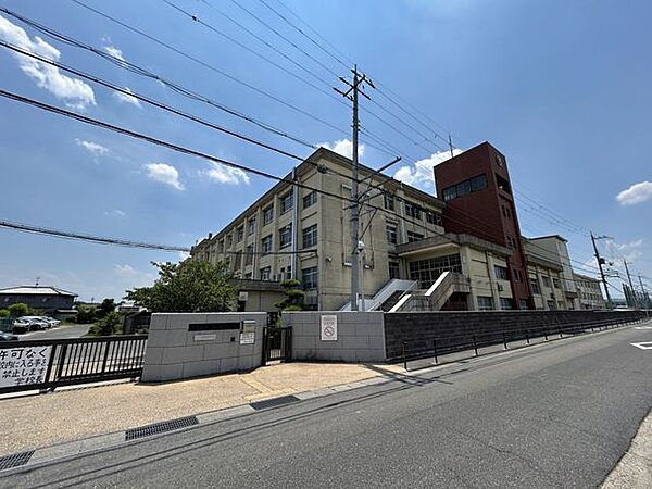 奈良市立都南中学校まで徒歩15分。 1150m