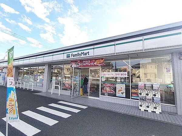 【コンビニ】ファミリーマート奈良学園大和町店様まで徒歩約4分（約270ｍ）。
