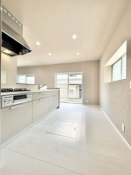 【リフォーム済】住友林業の建具交換、フローリング仕上げ、クロス張替え、照明、水回り交換を実施いたしました。お引渡し後に弊社の工務店を紹介し、追加リフォームをすることもできます。