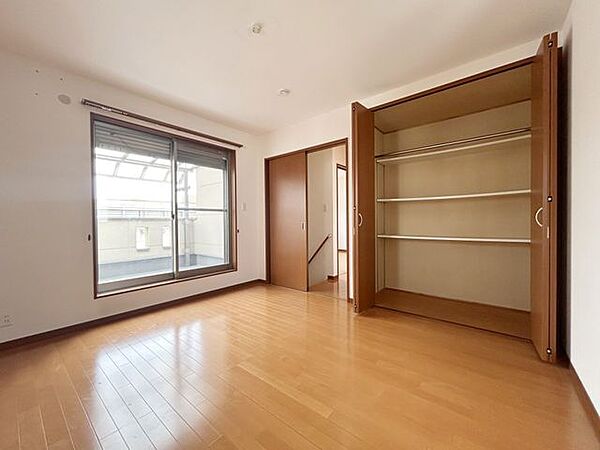 ご兄弟のお部屋としても利用しやすい洋室です。