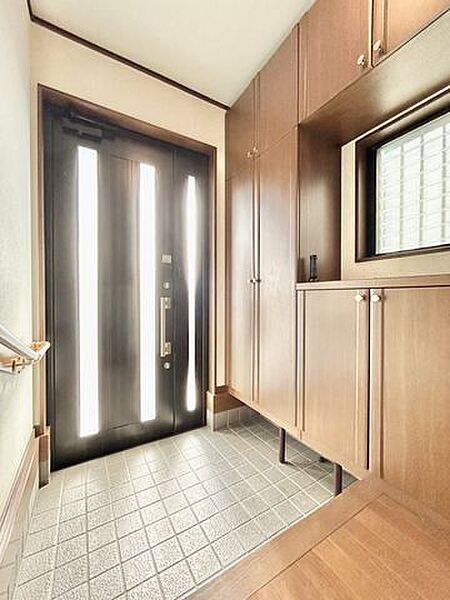 【現在リフォーム中】【玄関】現況販売につき、間取り・内装・設備までご自身の好みにリフォーム可能。「必要なところだけ直したい」方にもおすすめです。