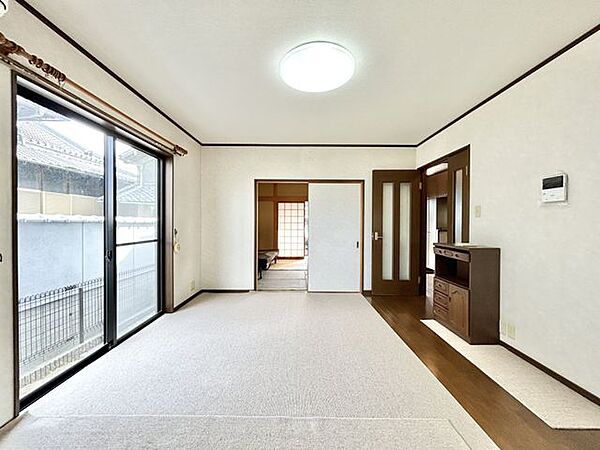 【現在リフォーム中】【リビング】現況販売につき、間取り・内装・設備までご自身の好みにリフォーム可能。「必要なところだけ直したい」方にもおすすめです。