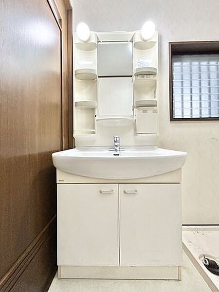 【現在リフォーム中】【洗面】現況販売につき、間取り・内装・設備までご自身の好みにリフォーム可能。「必要なところだけ直したい」方にもおすすめです。