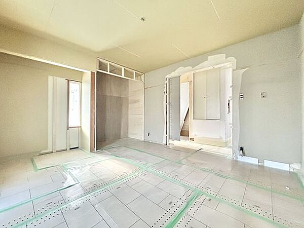 【リフォーム中】フローリング仕上げ、クロス張替え、照明、水回り交換を予定しております。いつでもご内覧可能です。