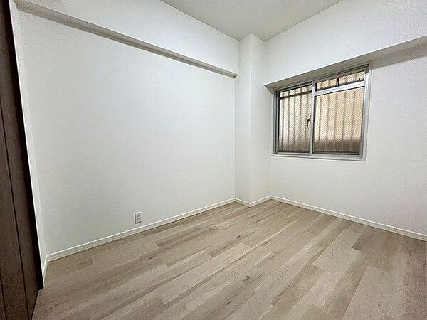 「北側洋室」4..9帖の玄関側のお部屋です。