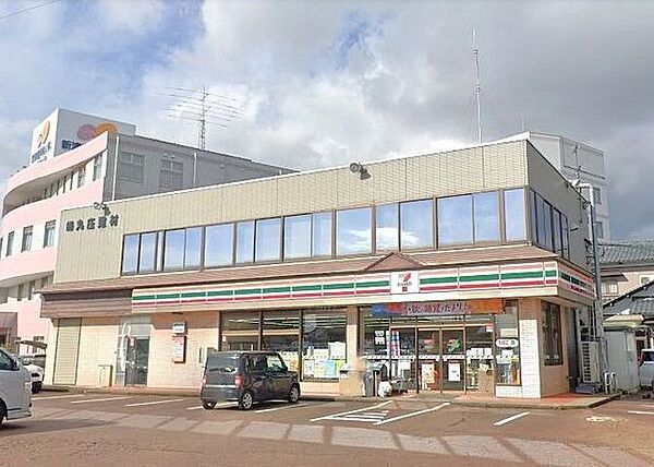 セブンイレブン 下越横越店 幹線道路沿いで立ち寄りやすく、駐車場も使いやすい便利な店舗。お弁当・スイーツ・コーヒーが充実し、日用品やATMなどのサービスも揃う、地域で使い勝手の良いコンビニです…