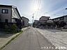 外観：前面道路含む現地写真