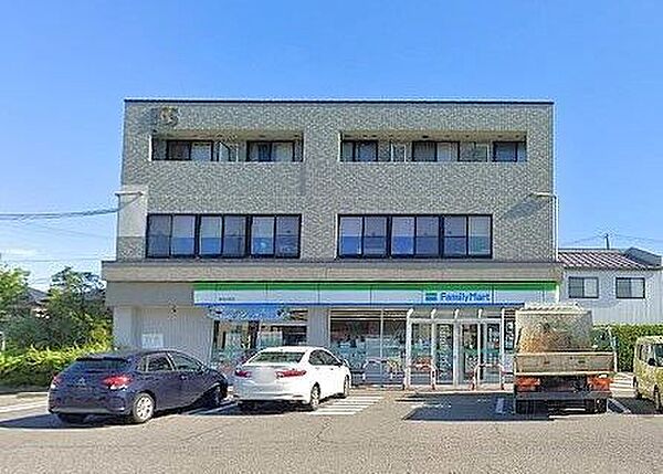 ファミリ－マ－ト 新潟天野店 駐車場が広く、車での来店もスムーズ。お弁当・惣菜・日用品が揃い、ATMやコピー機などサービスも充実。通勤・通学途中にも立ち寄りやすい便利な店舗です。 140m