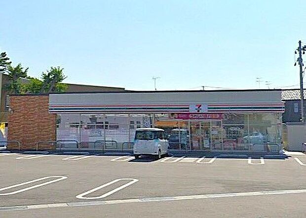セブンイレブン 新潟亀田本町2丁目店 亀田本町の商店街にあり、。食品・日用品から「セブンカフェ」「セブンプレミアム」商品まで幅広く揃います。ATM利用や深夜の買い物にも便利！ 500m