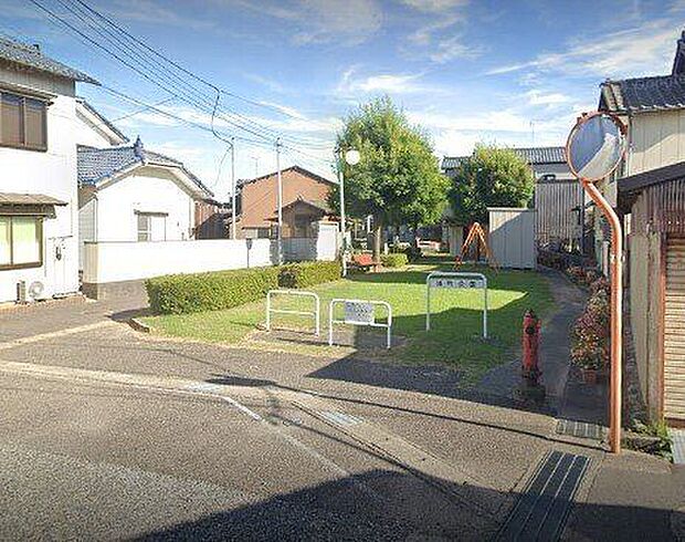 浦町公園 住宅街の中の小さな公園で、亀田駅から徒歩約5〜6分の近さから気軽に寄れる憩いの場。ベンチで休憩したり軽く散歩したり、近所の人のくつろぎスポットとして便利です。 600m