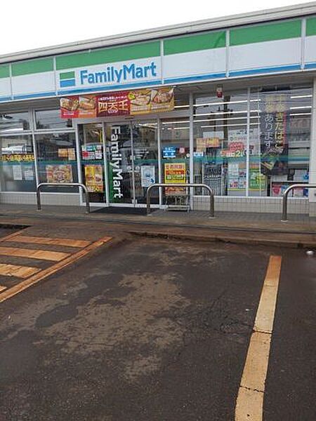 ファミリーマート新津本町4丁目 810m