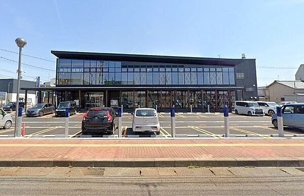 第四北越銀行 新津支店新津駅徒歩圏内でアクセス抜群の第四北越銀行 新津支店。口座開設や各種ローンのご相談、資産運用まで親身にサポートします。提携駐車場も備え、地域の皆様の暮らしとビジネスに寄り添う…