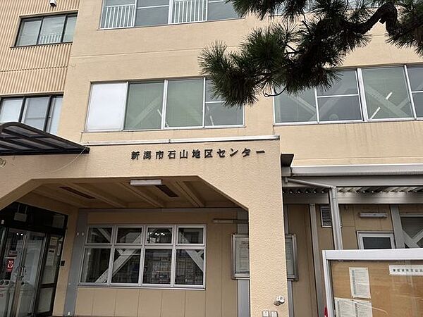 石山図書館石山地区センター2階にある石山図書館は、地域の身近な図書館として、赤ちゃんから高齢者まで幅広い年代の方にご利用いただいています。貸出カードは市立図書館・オンライン図書室共通で利用できます…