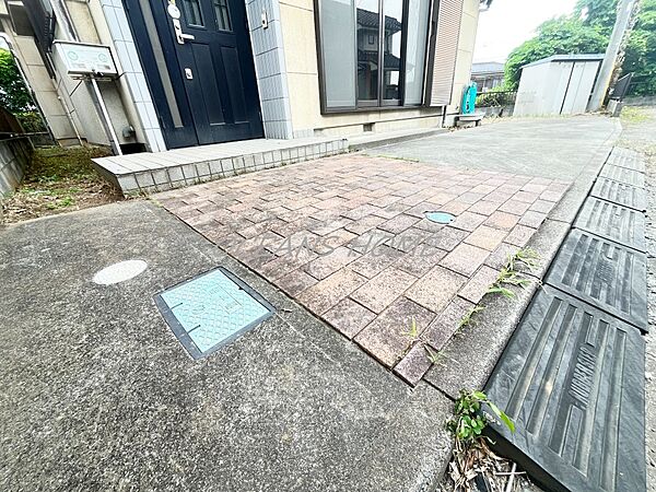 駐車スペースは2台可能♪ご夫婦で一台ずつ駐車が可能です◎
